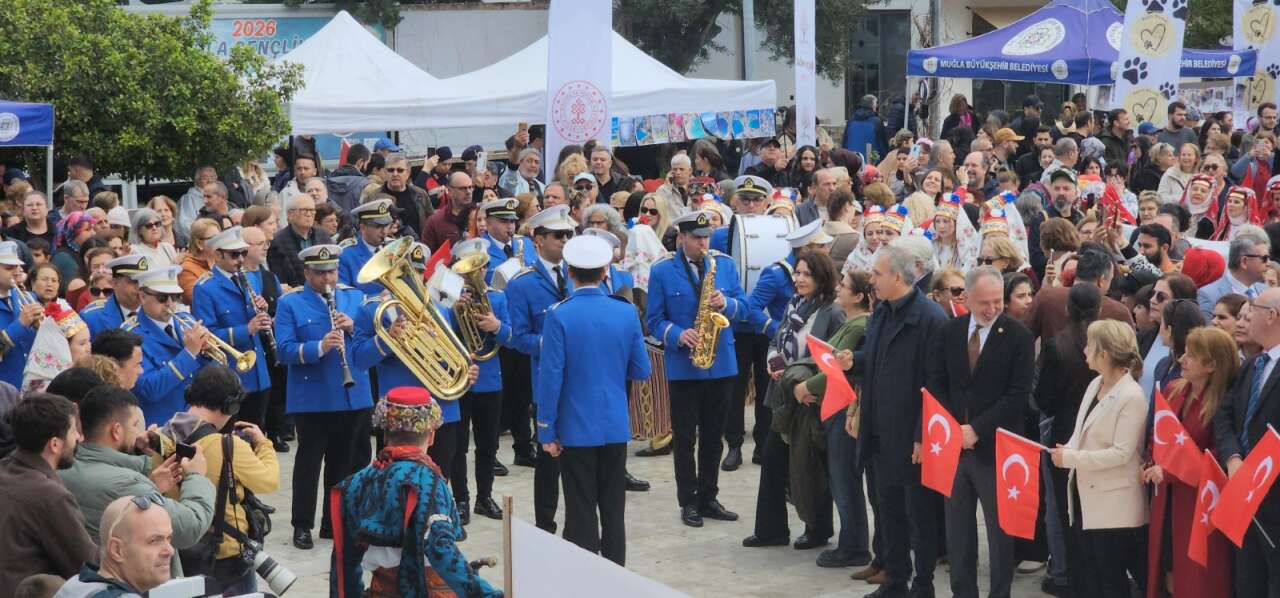 Datça’da Badem Çiçeği Festivali Coşkusu Başladı 2
